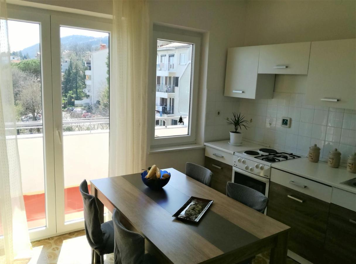 Appartement Leona à Lovran Extérieur photo